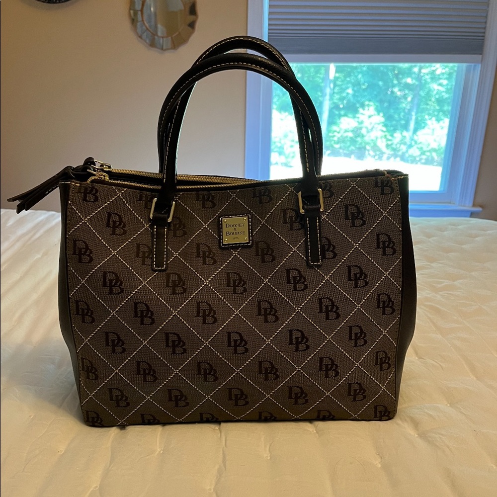 🤎 Dooney & Bourke Signature Fabric Bag